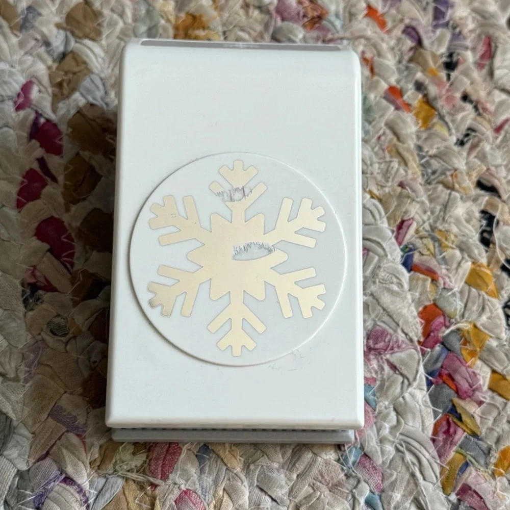 EK Tools SNOWFLAKE Paper Punch Puncher (2013) 2 1/2 Inch‎
